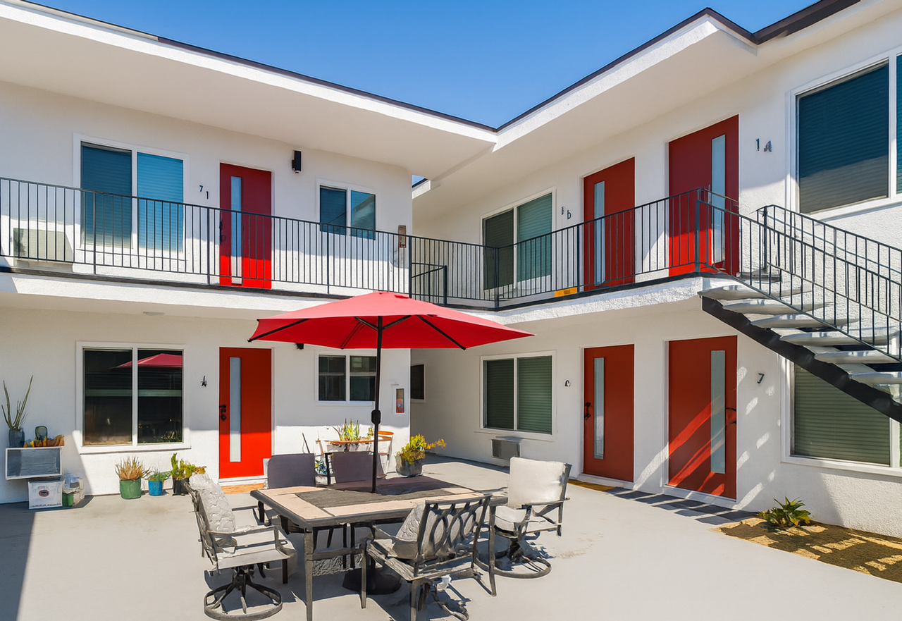 1 mo FREE/Modern Renovated AC Washer/Dryer - Photo 3 of 6