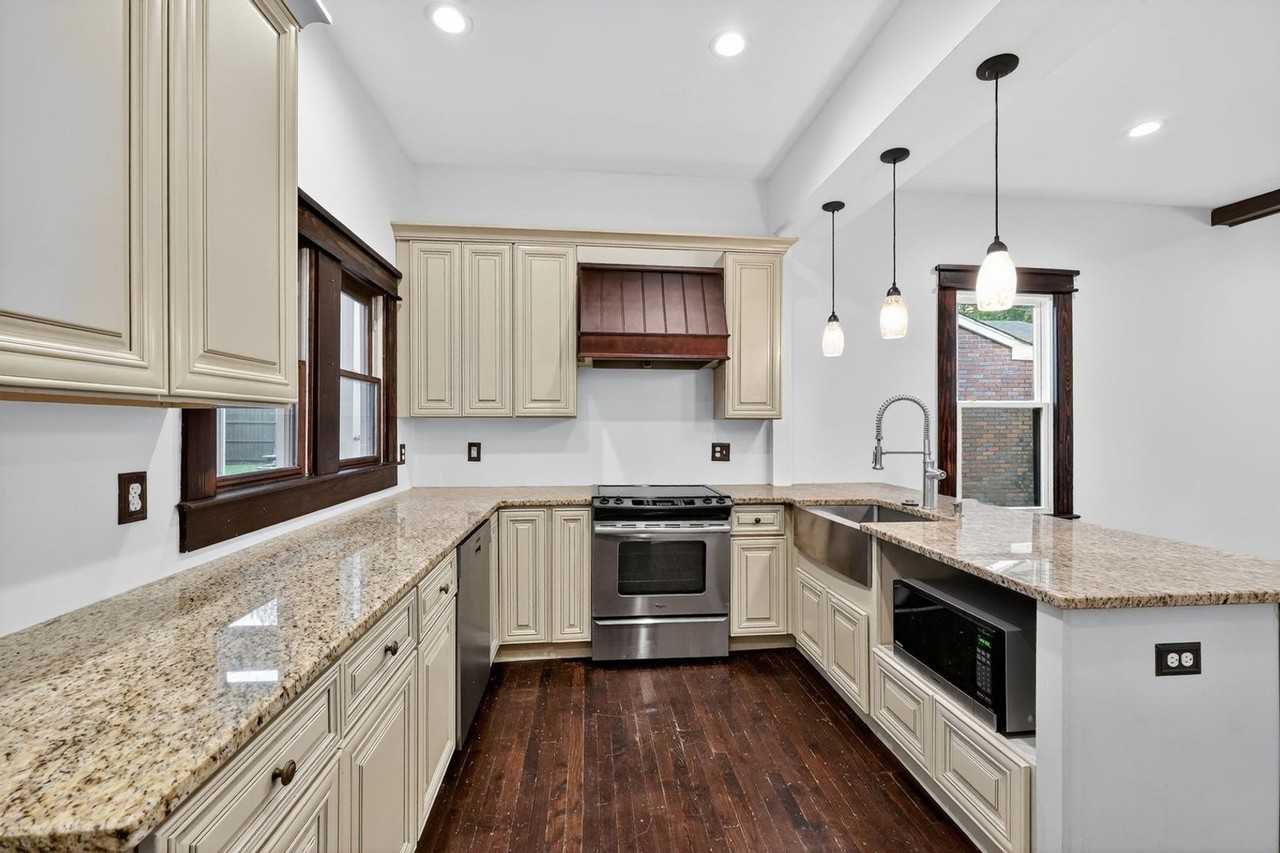 937 Mansfield Ave - Photo 3 of 26