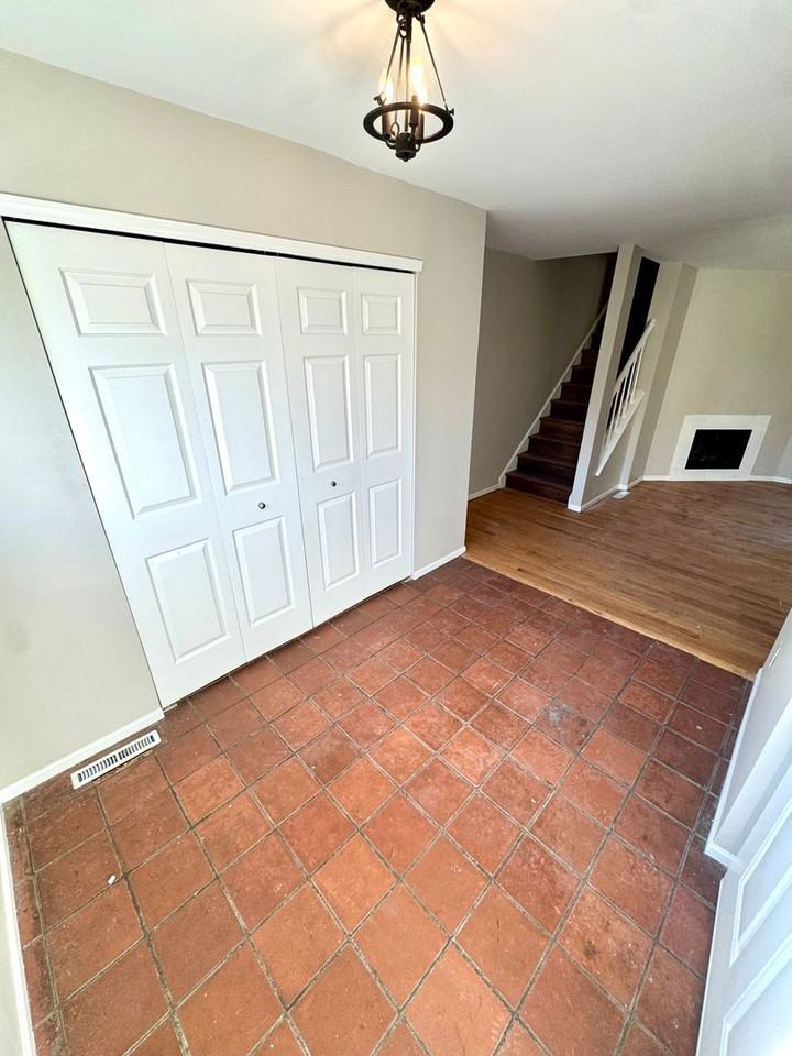 1706 Saratoga Ct - Photo 2 of 19