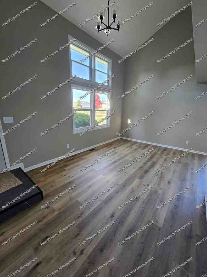 144 Holly Ln - Photo 2 of 13