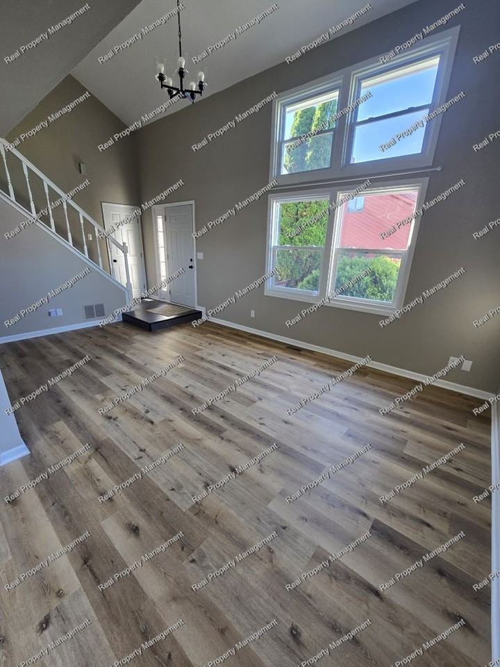 144 Holly Ln - Photo 3 of 13