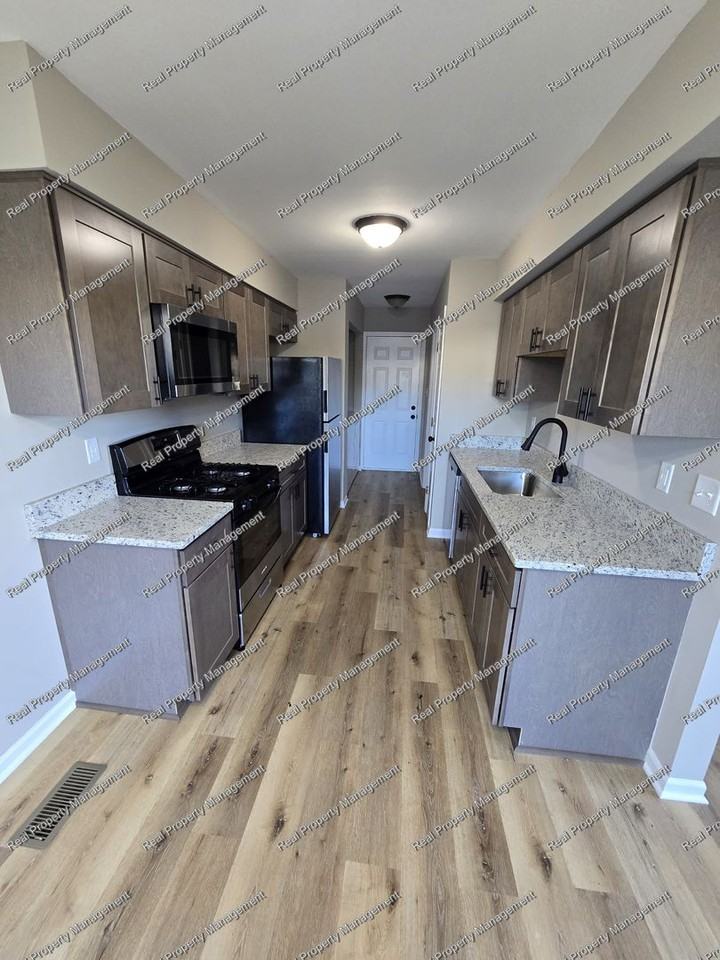 144 Holly Ln - Photo 4 of 13