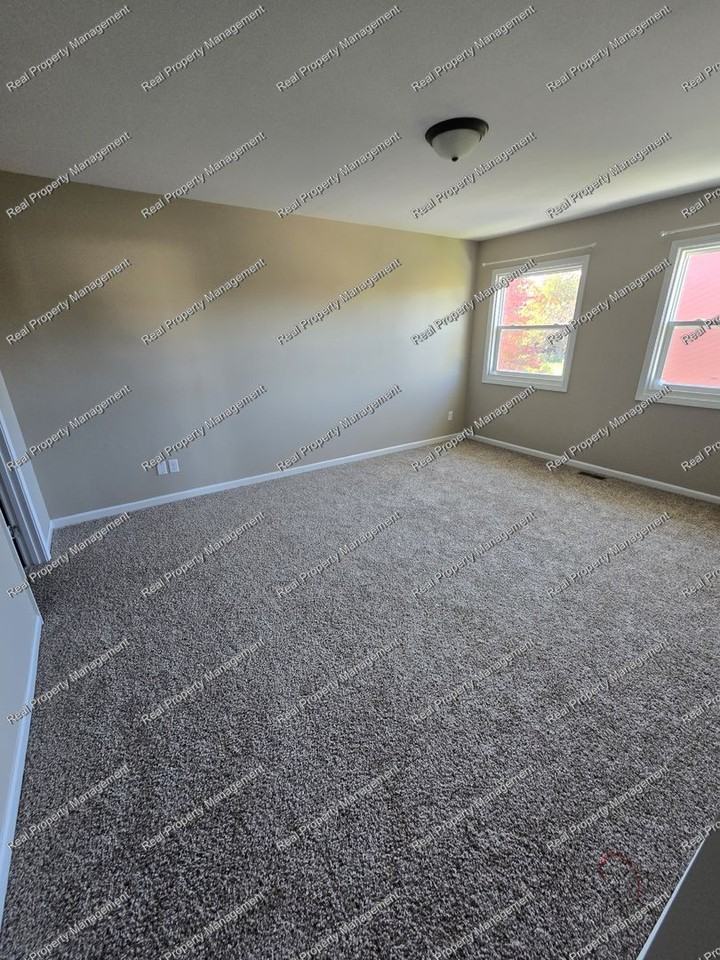 144 Holly Ln - Photo 6 of 13