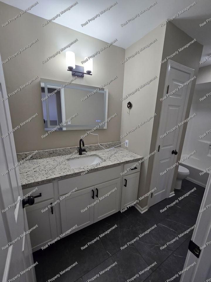 144 Holly Ln - Photo 7 of 13