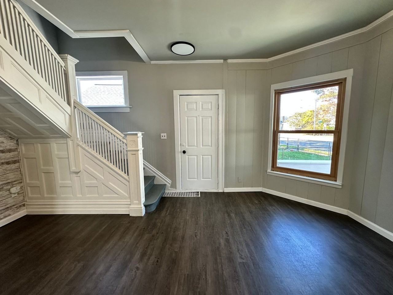 488 Capital Ave Ne - Photo 3 of 26