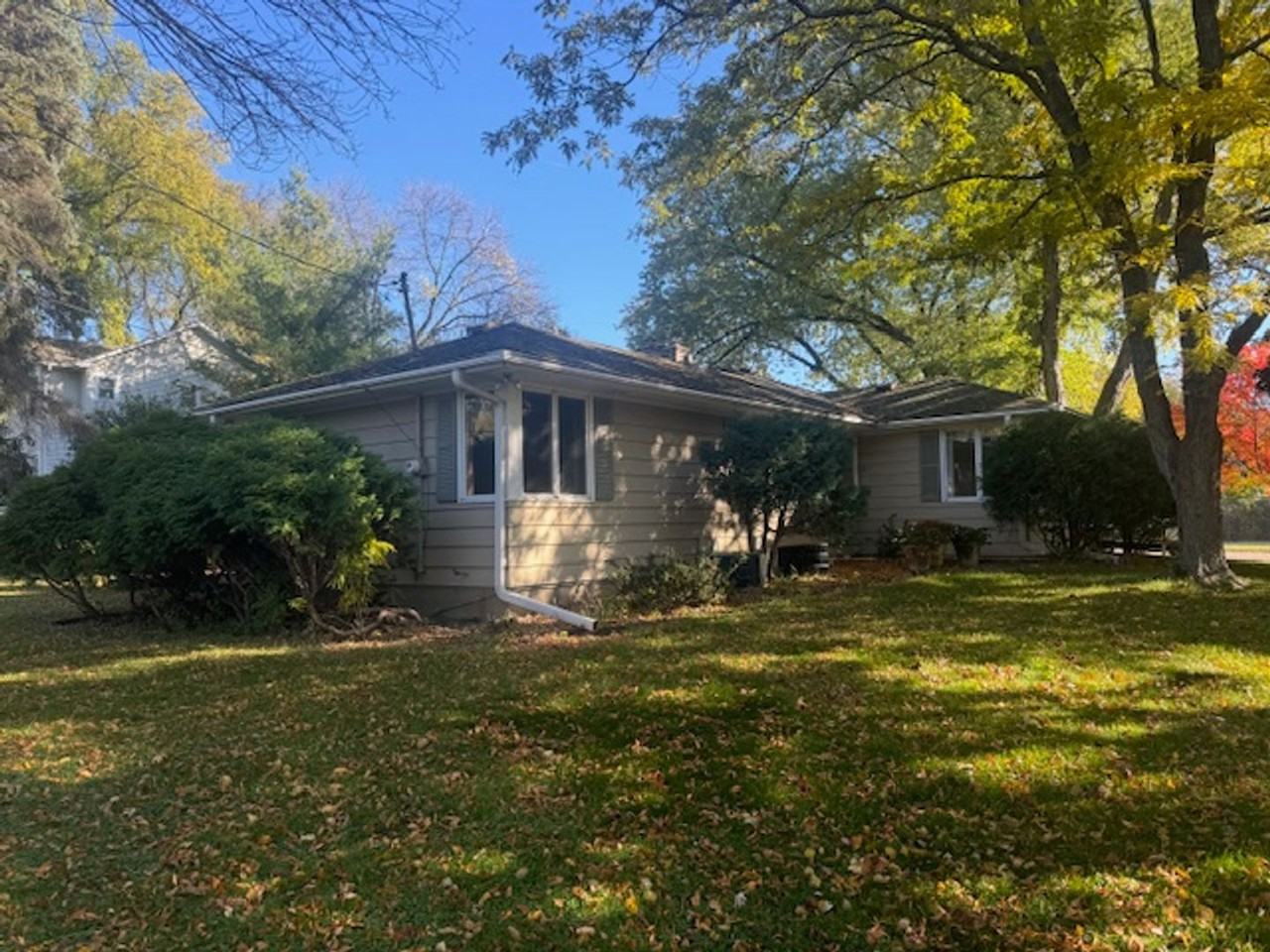 5002 Mirror Lakes Drive - Photo 2 of 23
