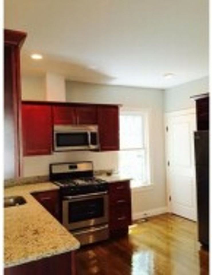 39 Beech Glen St - Photo 5 of 11