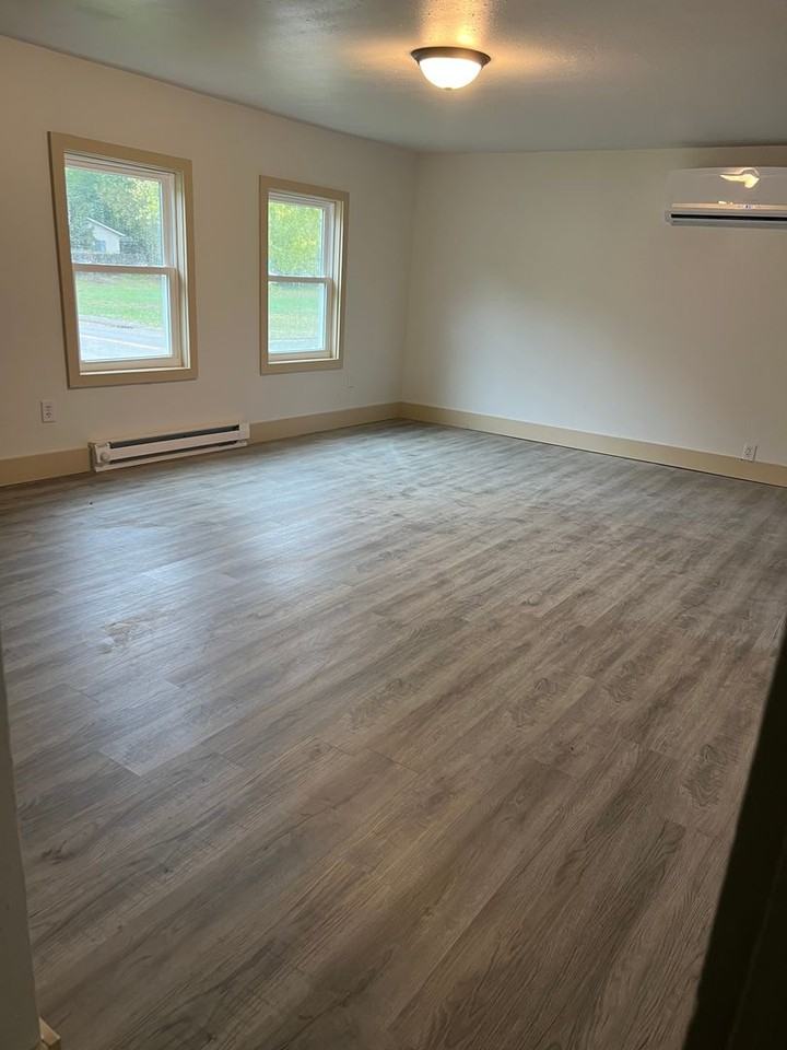 806 E 14th St - Photo 4 of 17