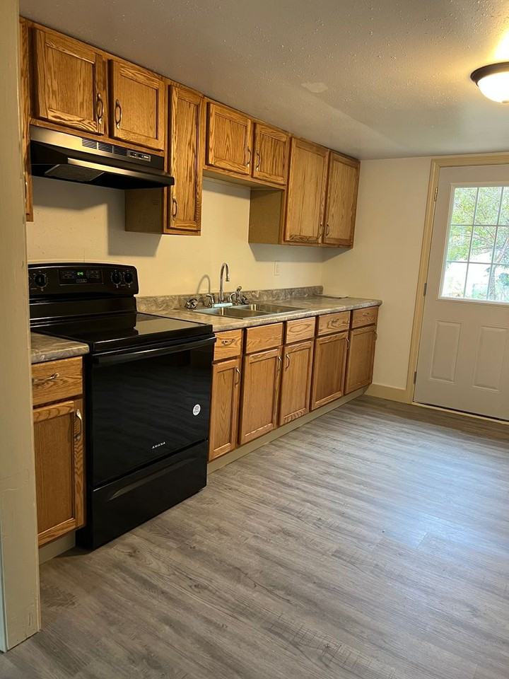 806 E 14th St - Photo 5 of 17