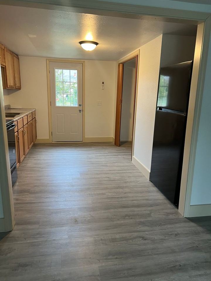 806 E 14th St - Photo 6 of 17