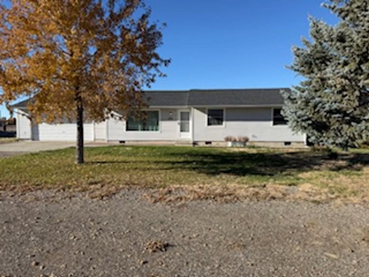 379 Lawndale Dr - Photo 2 of 12