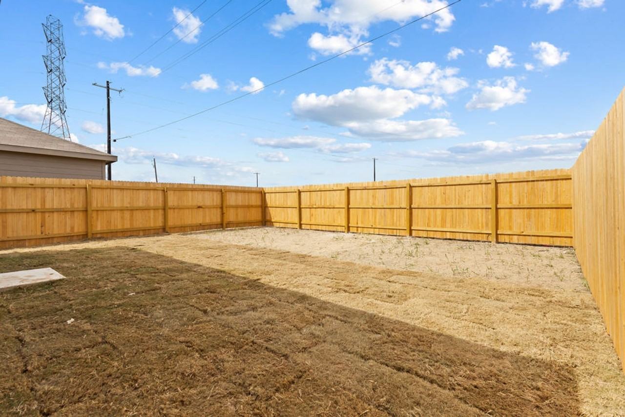 5724 Mangas Circle - Photo 7 of 16