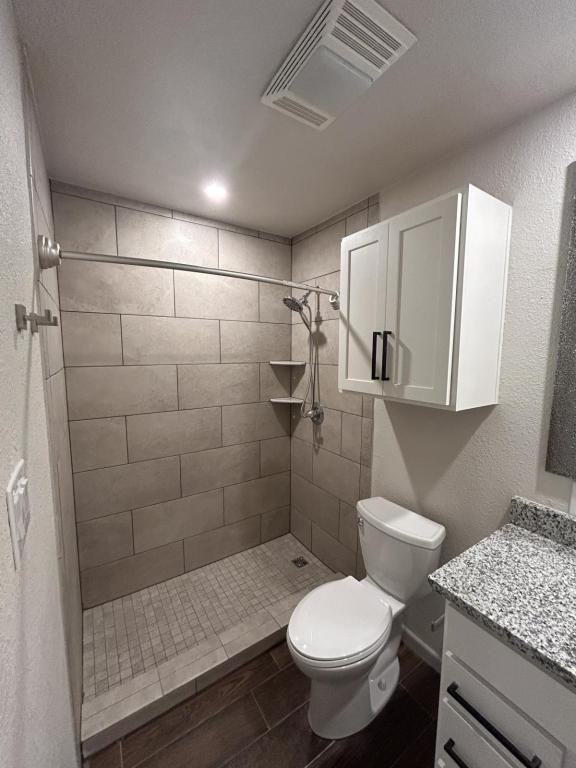 1001 Lewis Dr - Photo 4 of 8