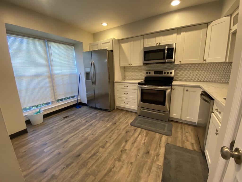 1018 Dartmouth Glen Way - Photo 7 of 46