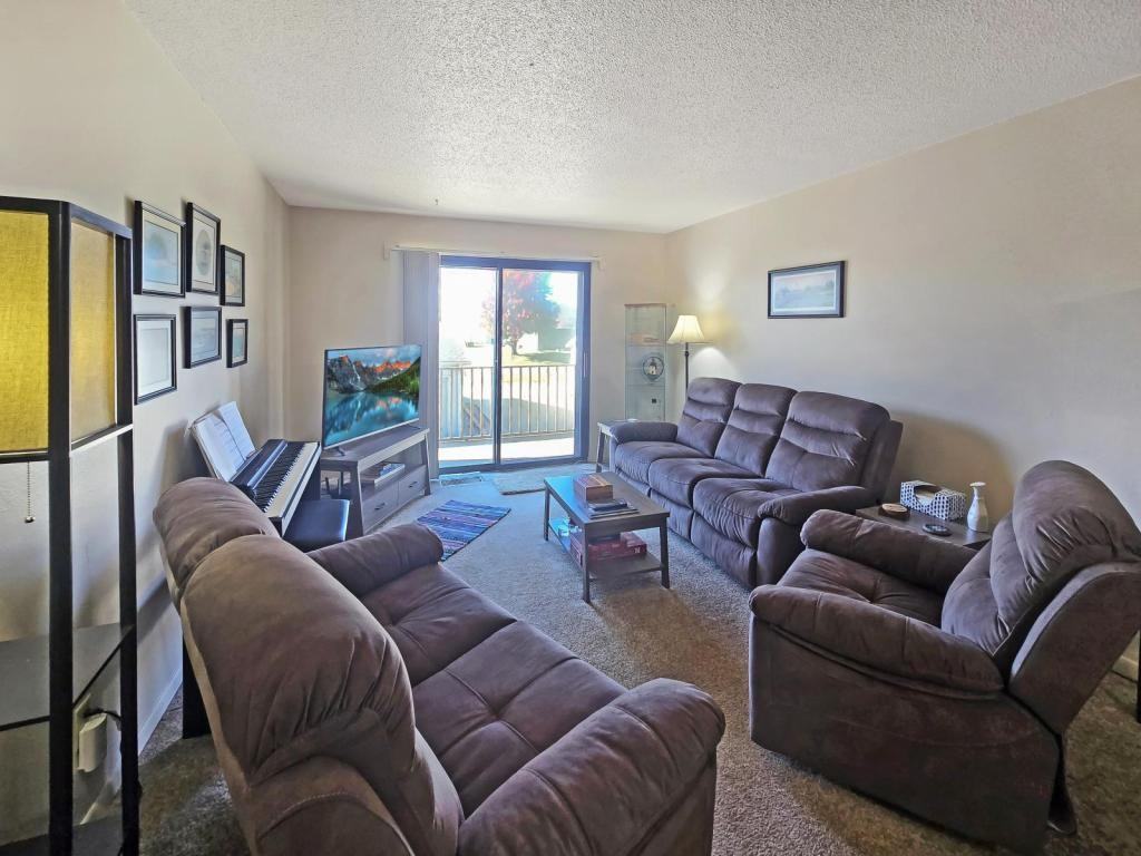 3201 Emerson St - Photo 2 of 25