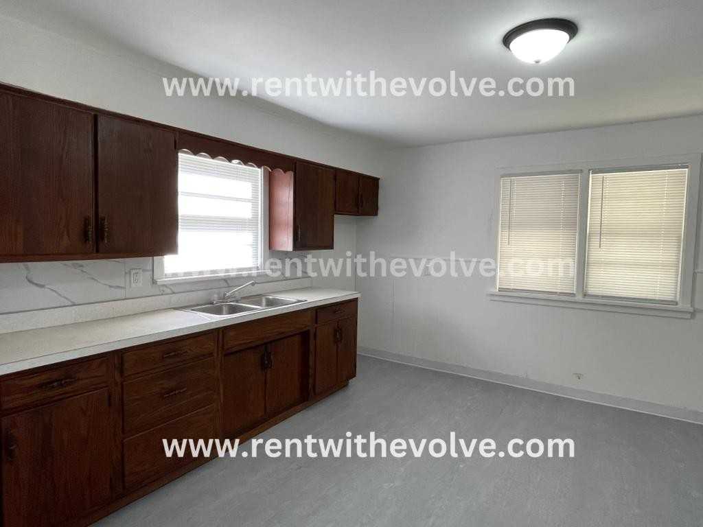 758 S Beeson Dr - Photo 2 of 7