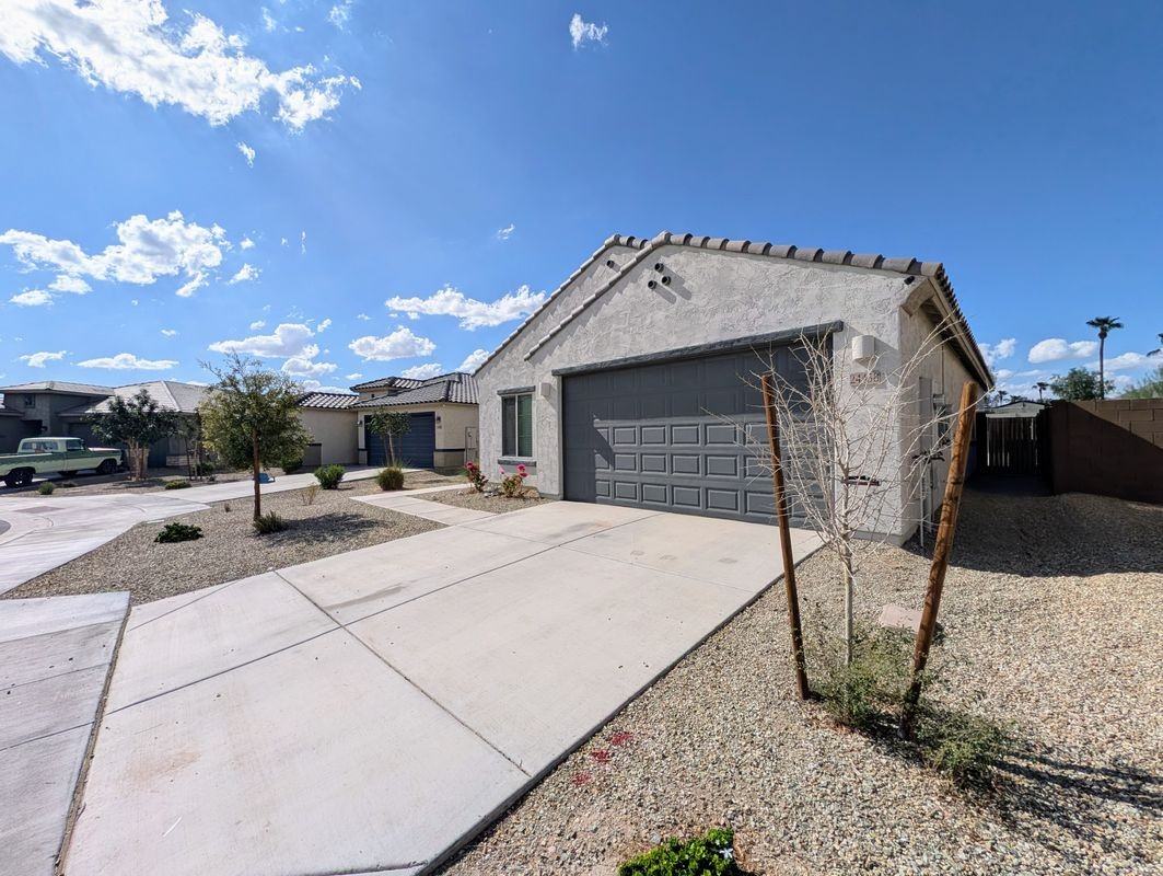 24458 W Verlea Dr - Photo 4 of 50