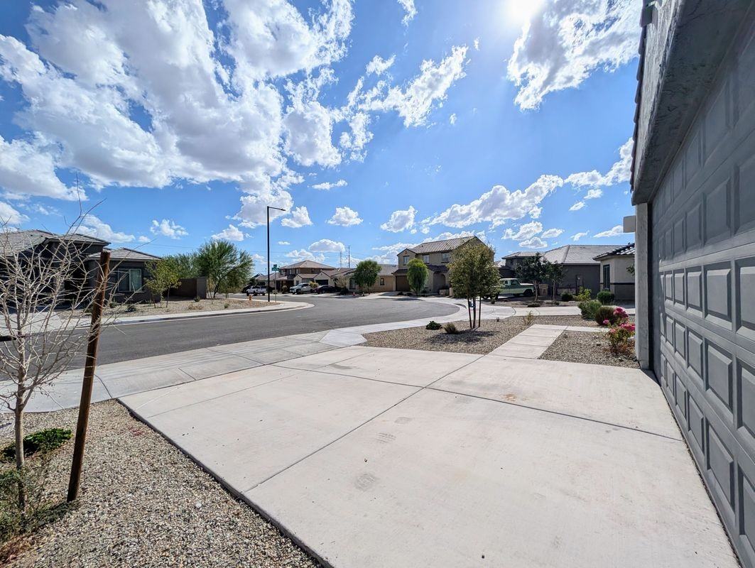 24458 W Verlea Dr - Photo 5 of 50