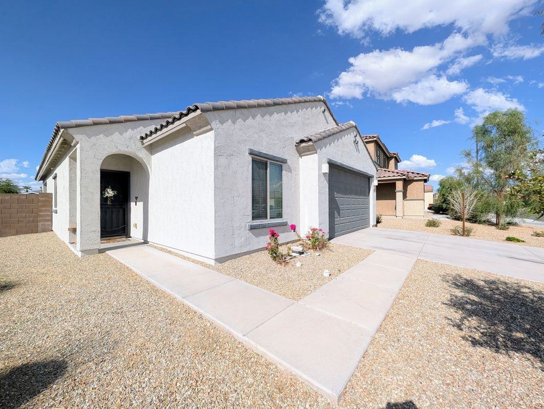 24458 W Verlea Dr - Photo 7 of 50