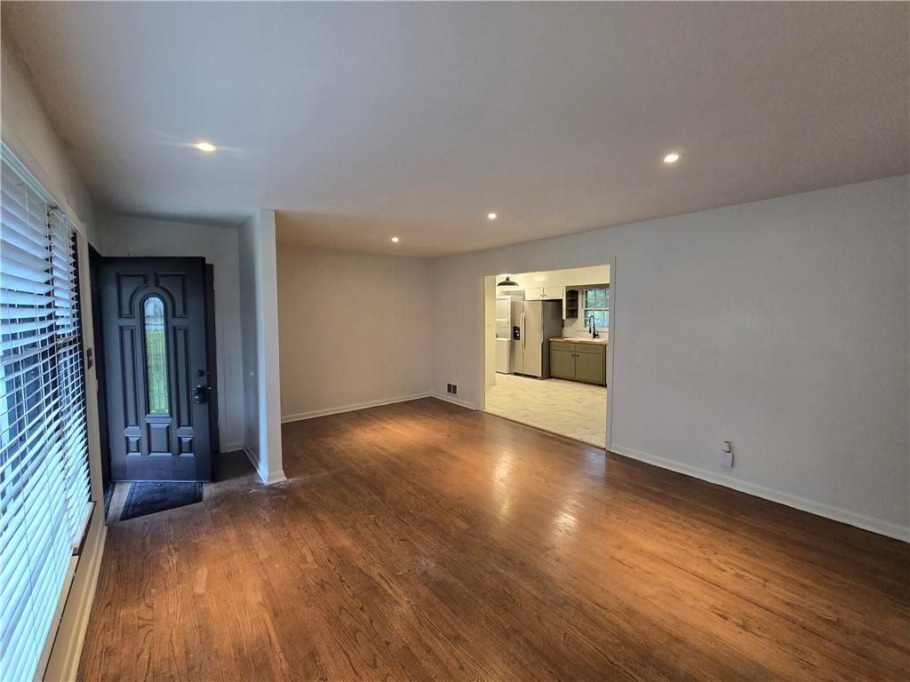 2468 Dresden Dr - Photo 5 of 26