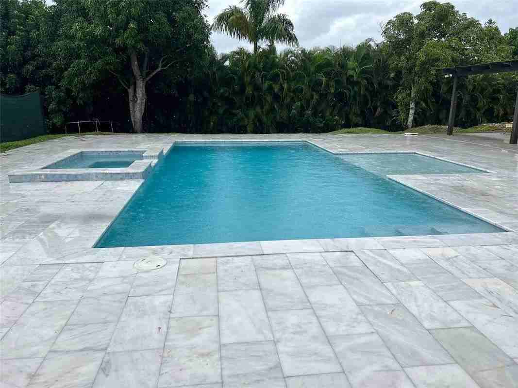 18901 Sw 50th St - Photo 3 of 19