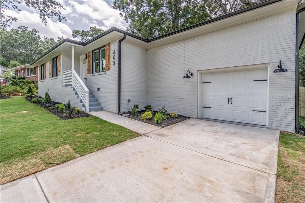 605 Blake Ave Se - Photo 2 of 25