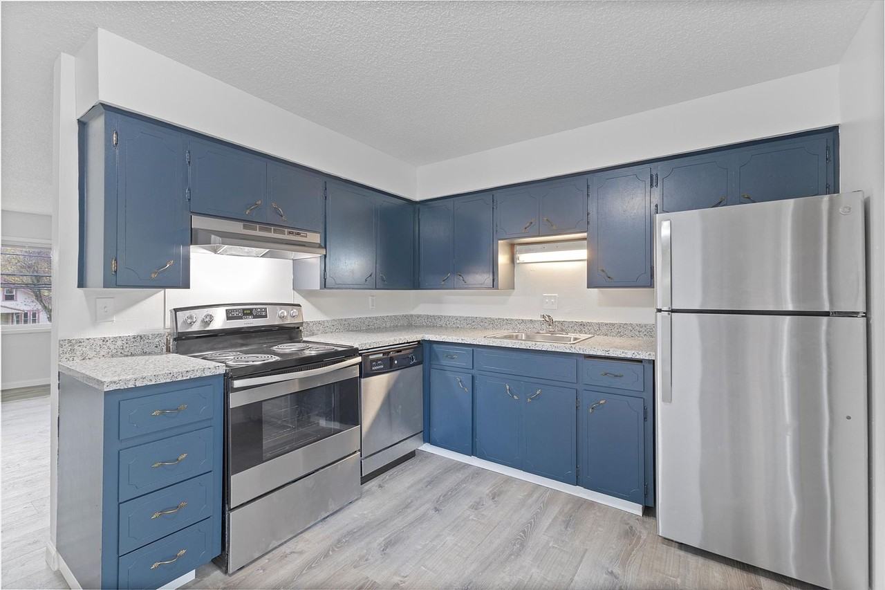 Peyton Plaza - Photo 6 of 16