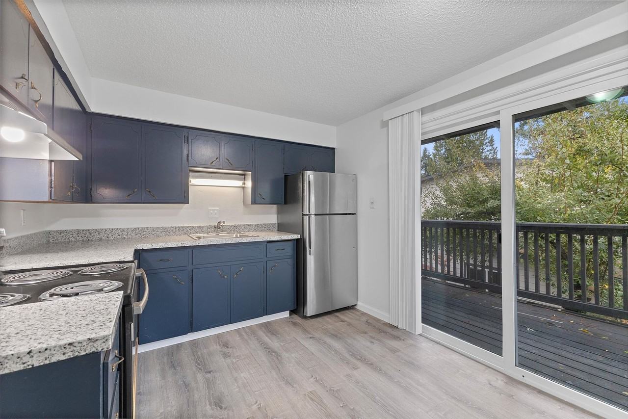 Peyton Plaza - Photo 7 of 16