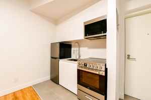 featured image of 3495 Av Van Horne