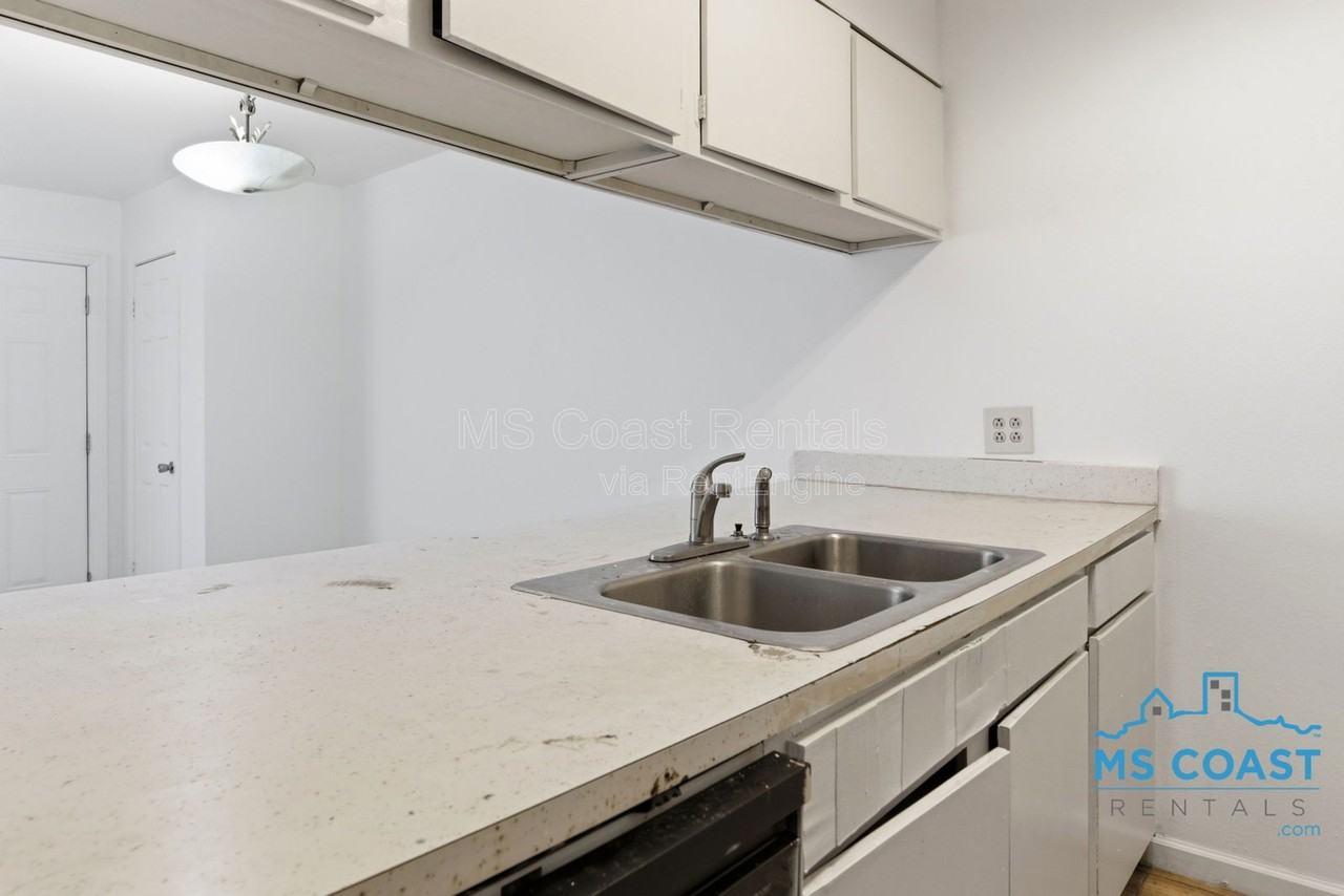 736 Courthouse Rd #211 - Photo 7 of 11