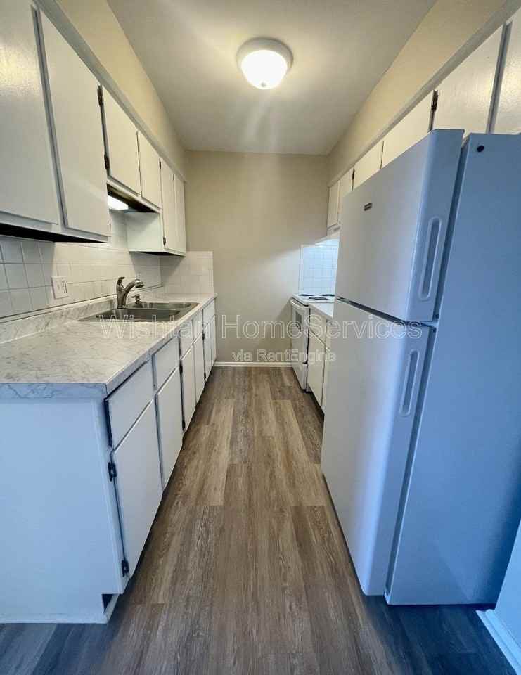 201 N Charleston Blvd #6