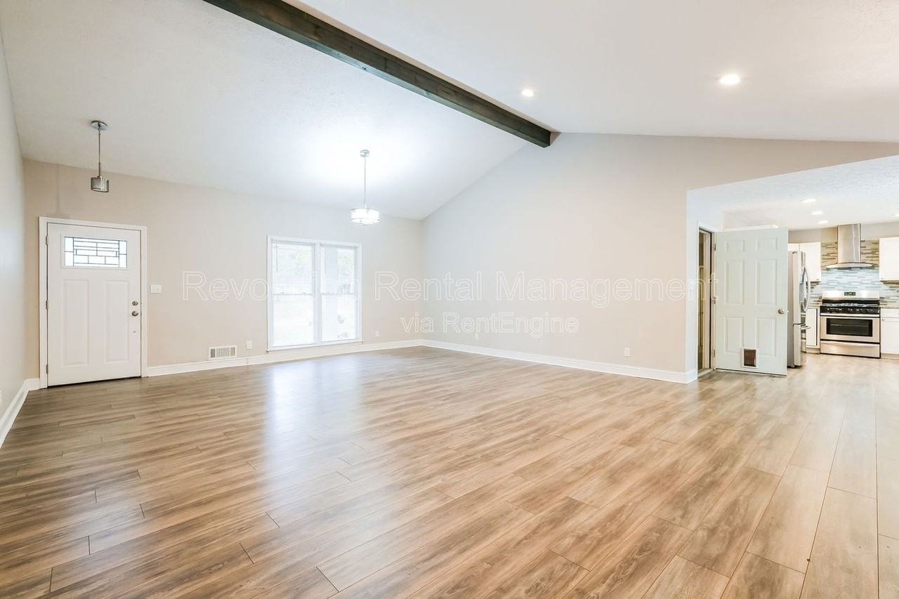 1027 Mandalay Court Southwest - Photo 4 of 16