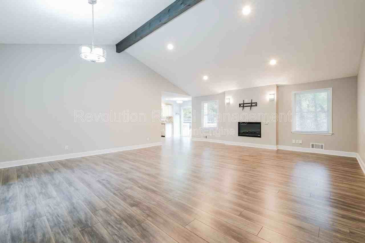 1027 Mandalay Court Southwest - Photo 5 of 16