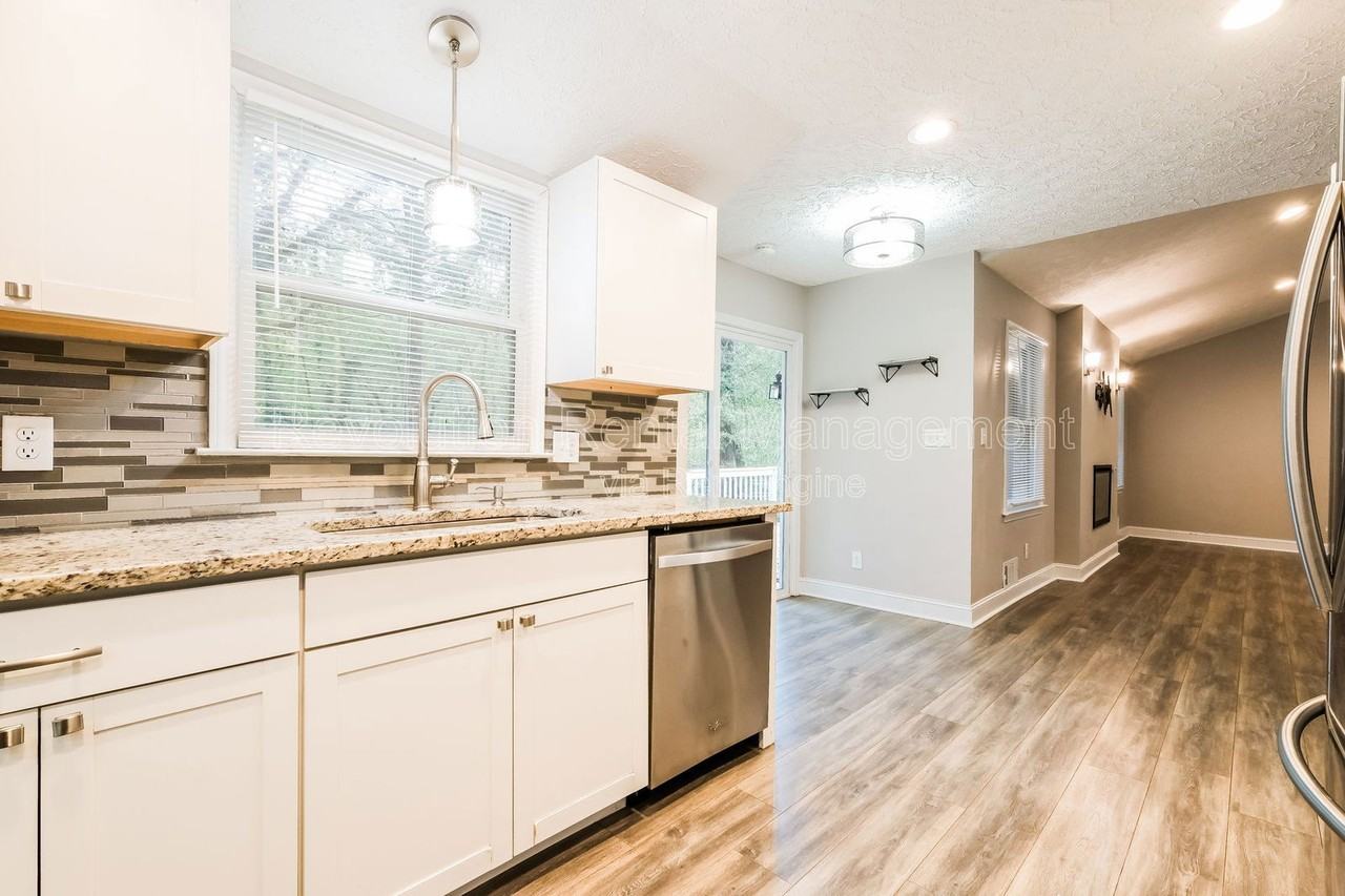 1027 Mandalay Court Southwest - Photo 6 of 16