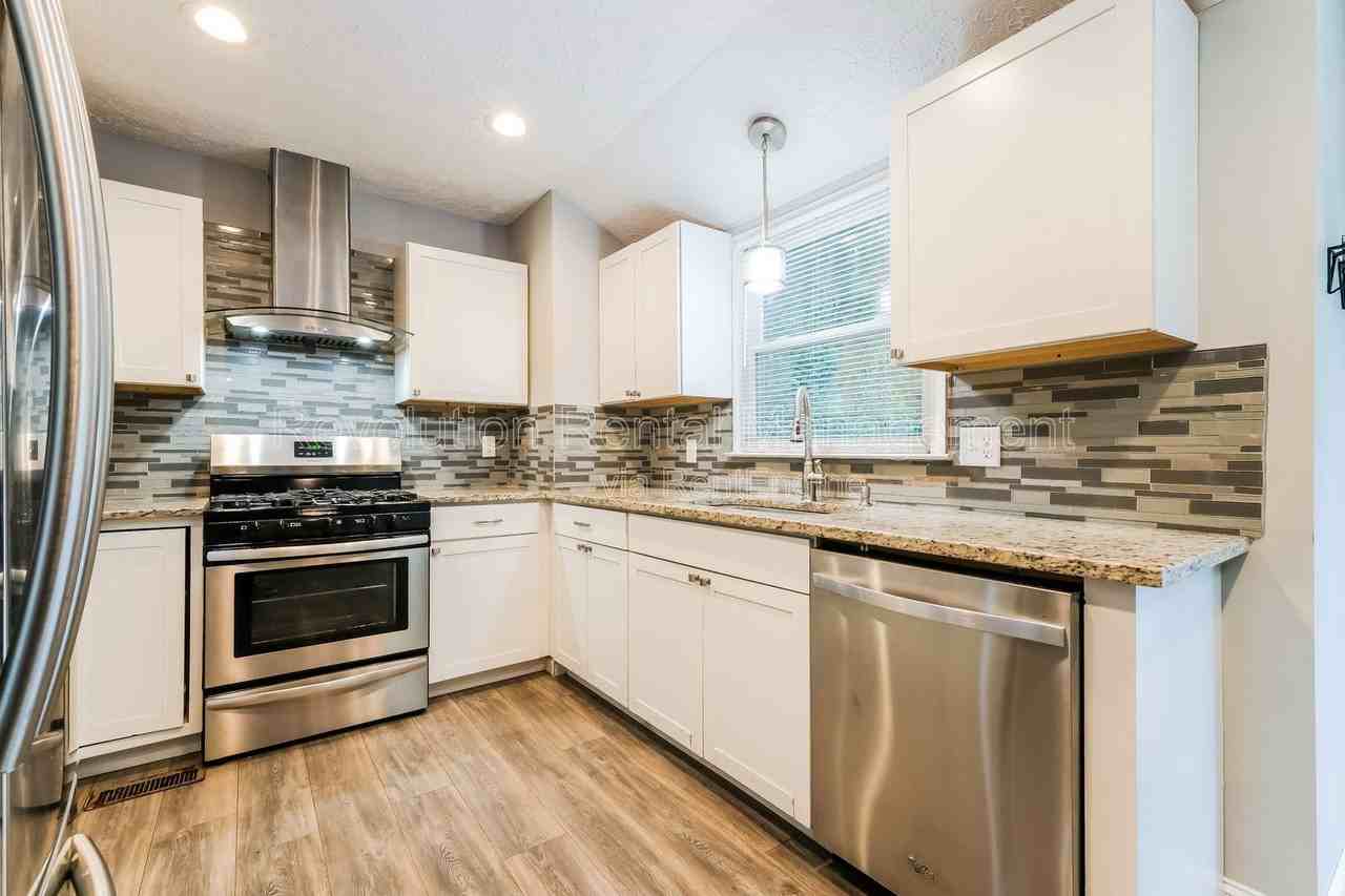 1027 Mandalay Court Southwest - Photo 7 of 16