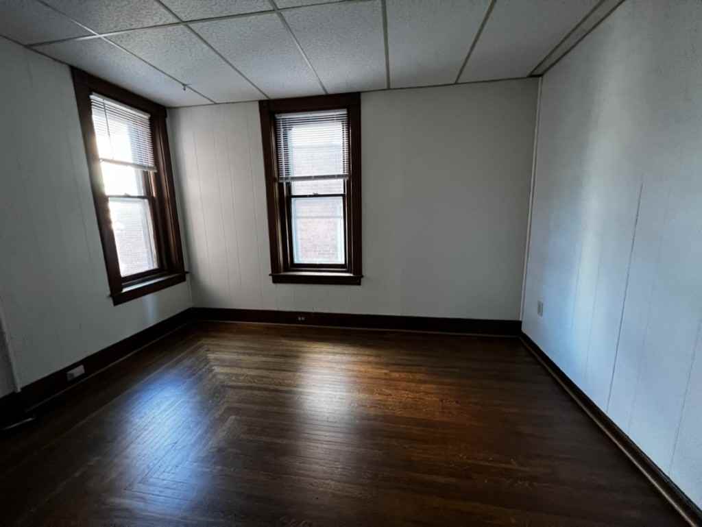 224 W Franklin St #1 - Photo 5 of 7