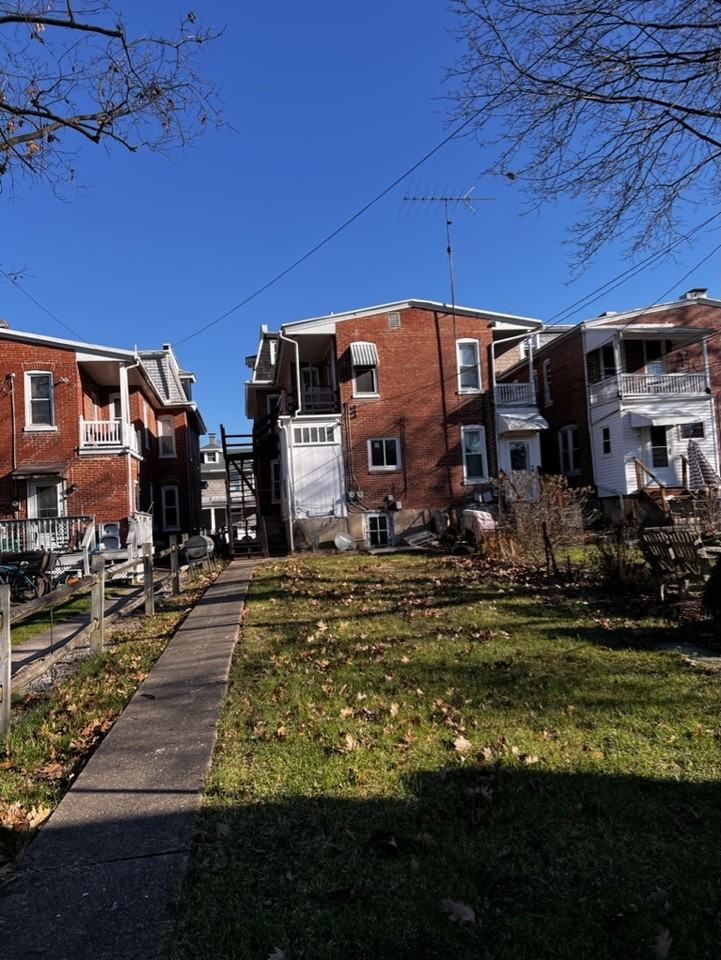 224 W Franklin St #1 - Photo 3 of 7