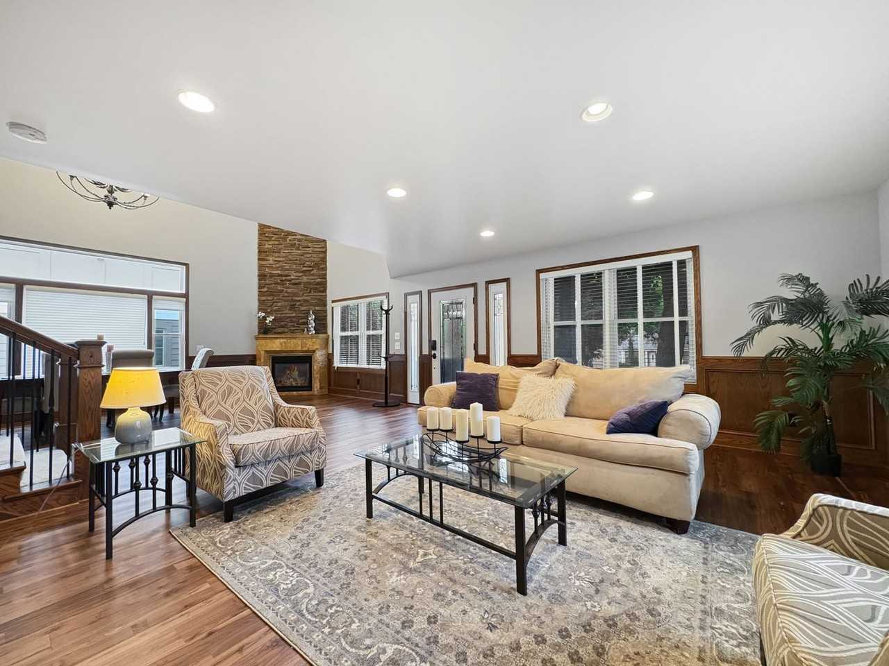4407 Curve Avenue - Photo 2 of 48