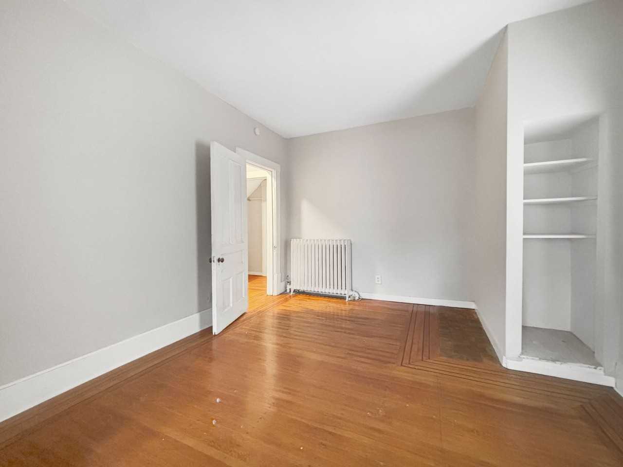 2725 Dupont Avenue South - Photo 5 of 21