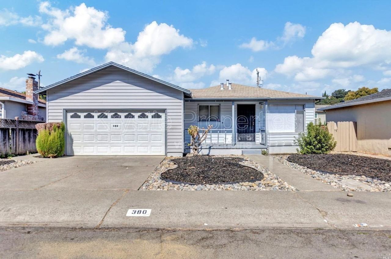 380 Pepper Drive - Photo 2 of 15