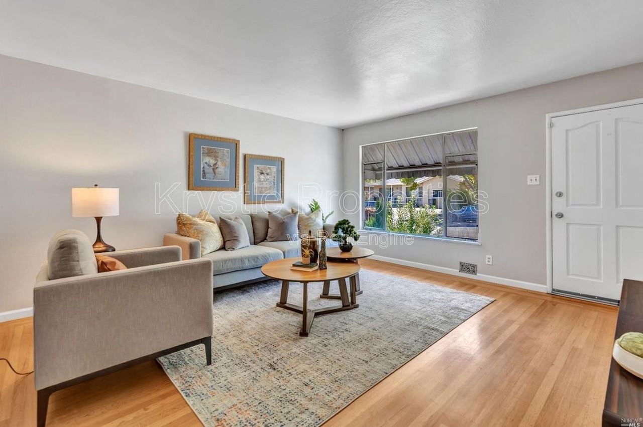 380 Pepper Drive - Photo 4 of 15