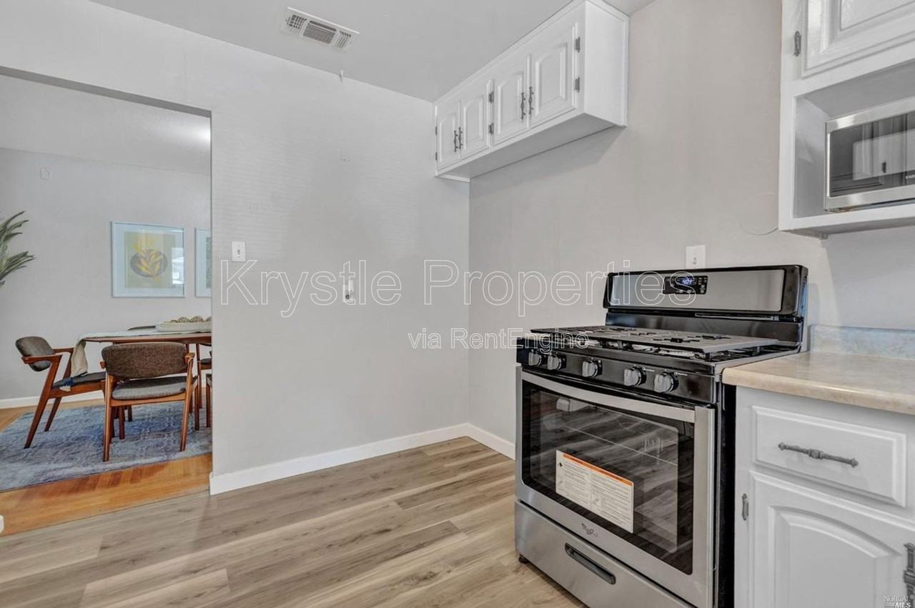 380 Pepper Drive - Photo 7 of 15