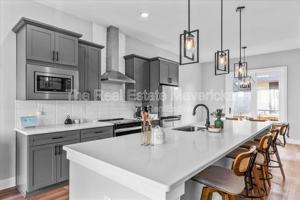 featured image of 821 Burnside Pl #1