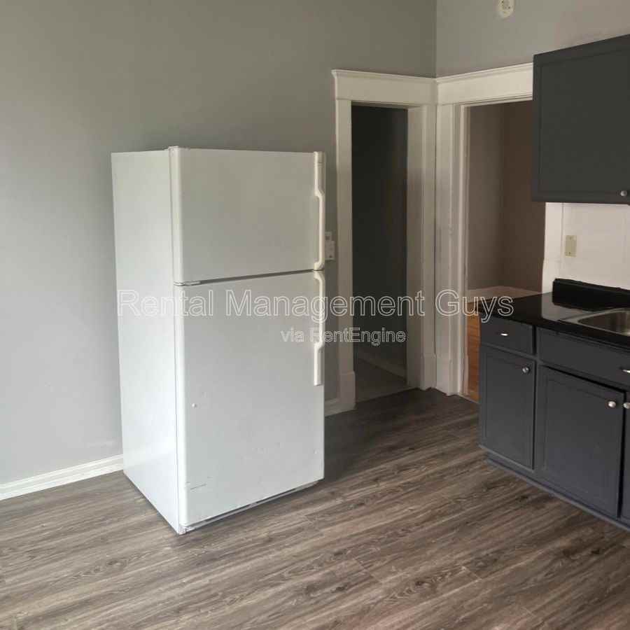 1015 Humboldt Ave N #2 - Photo 2 of 9