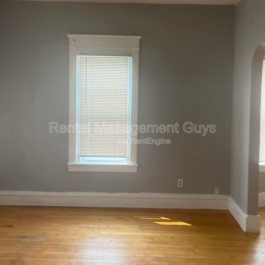 1015 Humboldt Ave N #2 - Photo 3 of 9