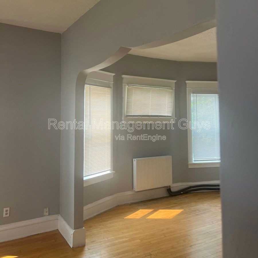 1015 Humboldt Ave N #2 - Photo 4 of 9