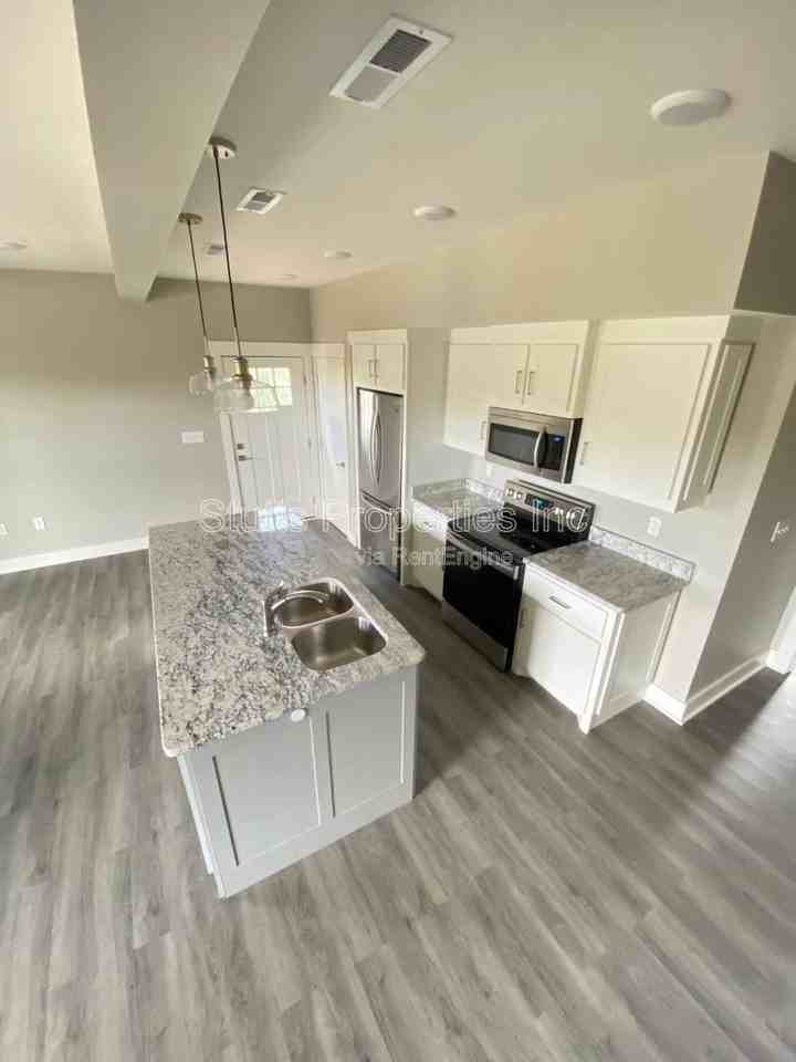 213 Virginia Avenue - Photo 2 of 19