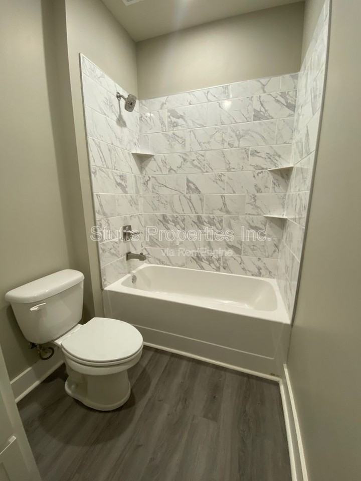 213 Virginia Ave - Photo 7 of 15