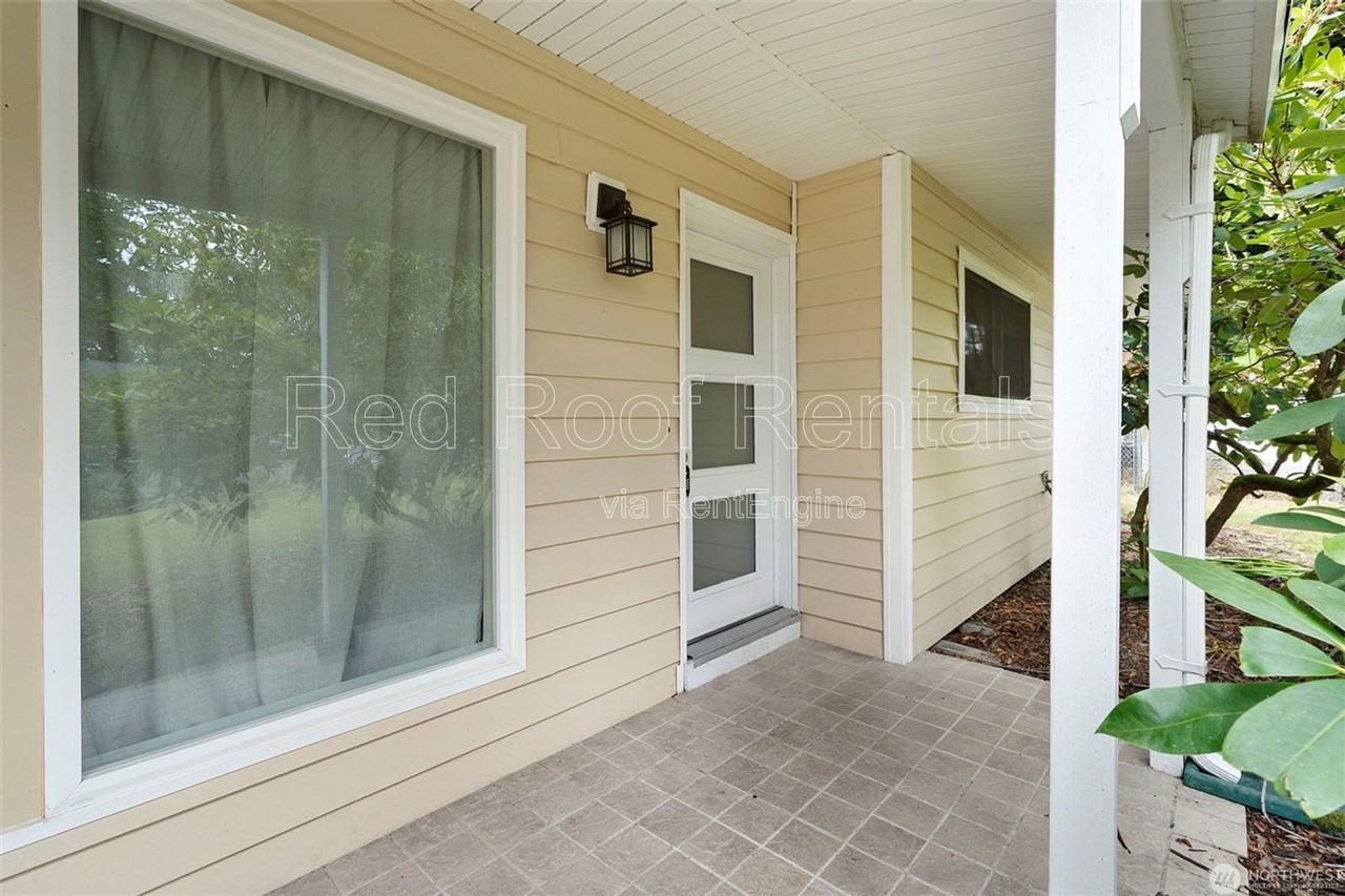 11807 96th Avenue Southwest - Photo 3 of 32