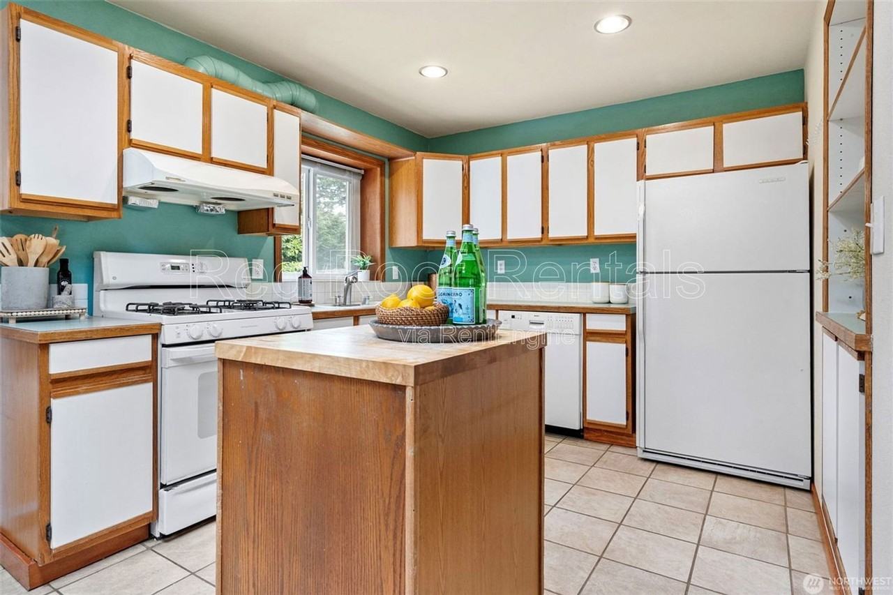 11807 96th Avenue Southwest - Photo 5 of 32